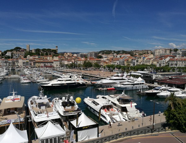 Cannes old port 670